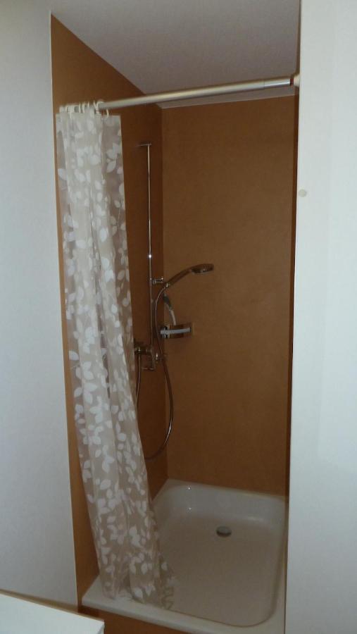Holzji Appartement Glis Buitenkant foto